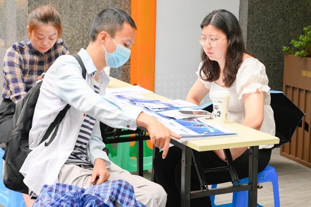 成都市首個(gè)就業(yè)服務(wù)小站——錦官新城就業(yè)服務(wù)小站密集推出“百日萬企”系列招聘活動 第2張